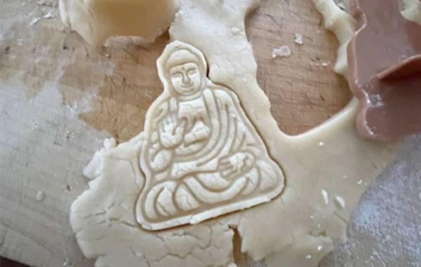 セリアで買った『クッキー型』　デザインに「笑った」「焼きムラが影」