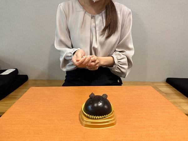 クロネコヤマトとファミマがコラボ！　『クロネコのチョコケーキ』を食べてみると？