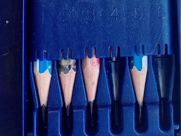 小学生のトレンドなの？　筆箱の中身を見た母は「なぜ」