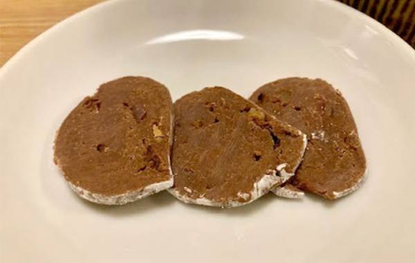 カルディで見つけた『サラミ』？　正体に「マジで似てる」「盛り上がっちゃう」