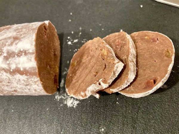 カルディで見つけた『サラミ』？　正体に「マジで似てる」「盛り上がっちゃう」