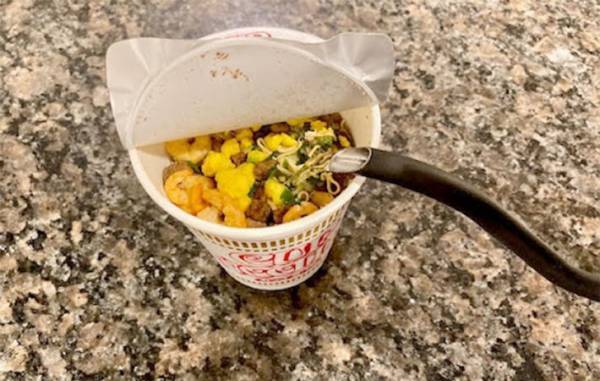 日清の『カップヌードル』　３分経ったら食べる前に…？