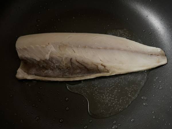 サバをジューシーに焼き上げるには？　意外なコツに「簡単すぎた」「めっちゃいい」