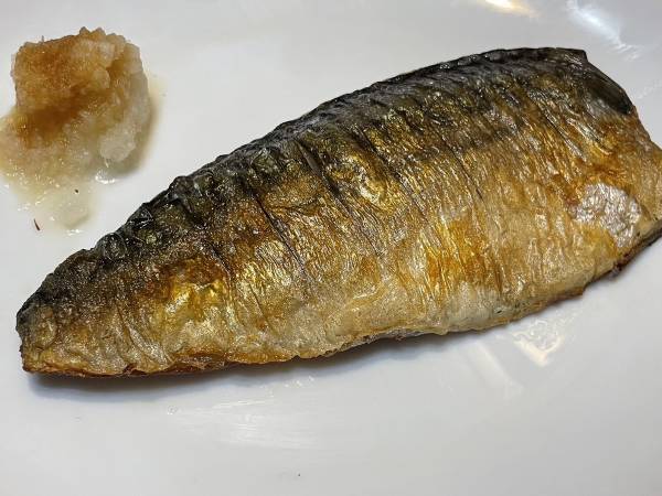 サバをジューシーに焼き上げるには？　意外なコツに「簡単すぎた」「めっちゃいい」
