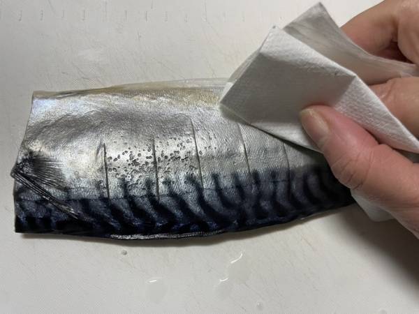 サバをジューシーに焼き上げるには？　意外なコツに「簡単すぎた」「めっちゃいい」