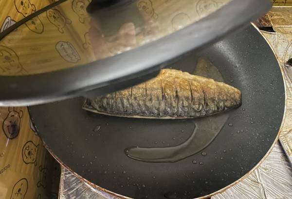 サバをジューシーに焼き上げるには？　意外なコツに「簡単すぎた」「めっちゃいい」