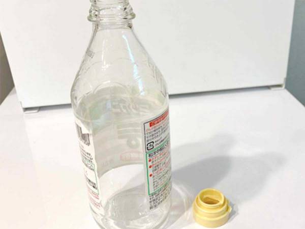 ビンのアレが硬くて取れない…！　ダイソーの『キャップはずし』が超使える