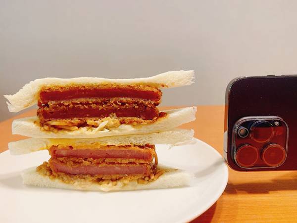 「とんでもない厚さ」　ローソンで『盛りすぎ』なアレを見つけて？