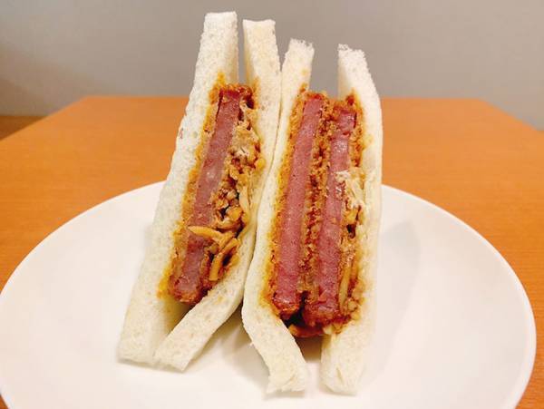 「とんでもない厚さ」　ローソンで『盛りすぎ』なアレを見つけて？