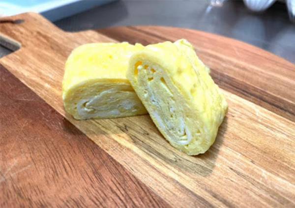 厚焼き玉子、何個使ってる？　たった１つで作る方法に「こりゃ話題になるわ」「遜色なし」