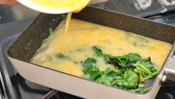 ほぼ放置するだけの『厚焼き玉子』　フワッフワにする方法は？