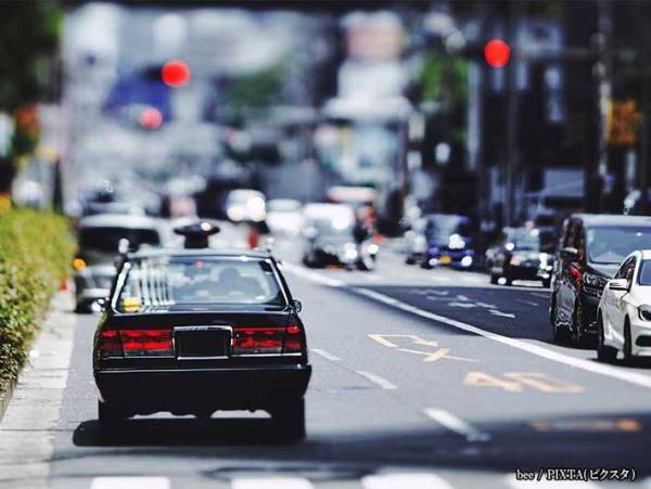 「前のタクシー追ってください！」　運転手の『予想外の返し』に爆笑！