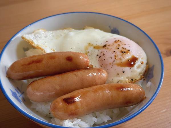 妻「ごめん、今日これでいい？」　食卓を見ると…「むしろ最高」「完璧か？」