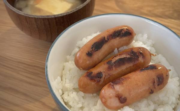 妻「ごめん、今日これでいい？」　食卓を見ると…「むしろ最高」「完璧か？」