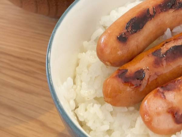 妻「ごめん、今日これでいい？」　食卓を見ると…「むしろ最高」「完璧か？」