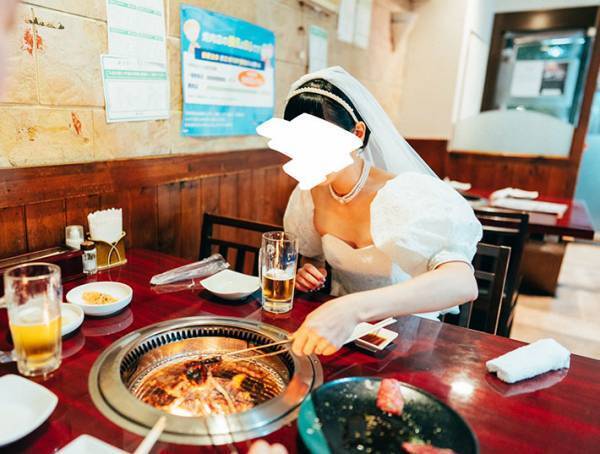 「やりたい放題させてもらった」　女性がウエディングドレス姿で食べたのは？