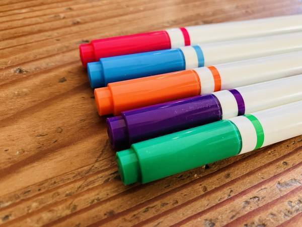 落とし方は種類で違う！　水性ペンと油性ペンの汚れを効率的に落とす方法