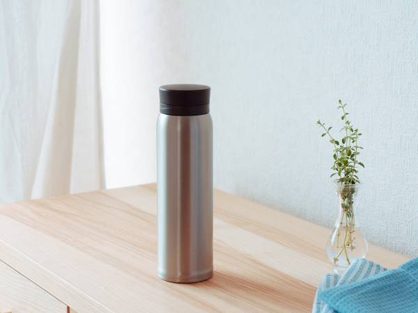 傷を付けずに頑固な汚れが落とせる！　ステンレス製の水筒のお手入れ方法に「意外と簡単」