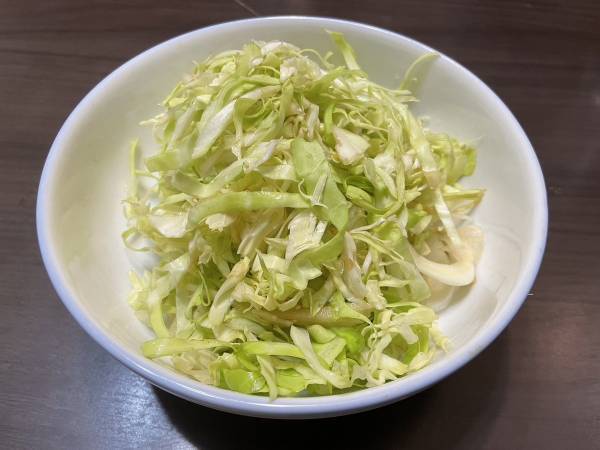 キャベツの千切りにはコツがある？　キッコーマン推奨の切り方を実践してみた