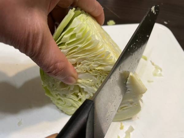 キャベツの千切りにはコツがある？　キッコーマン推奨の切り方を実践してみた