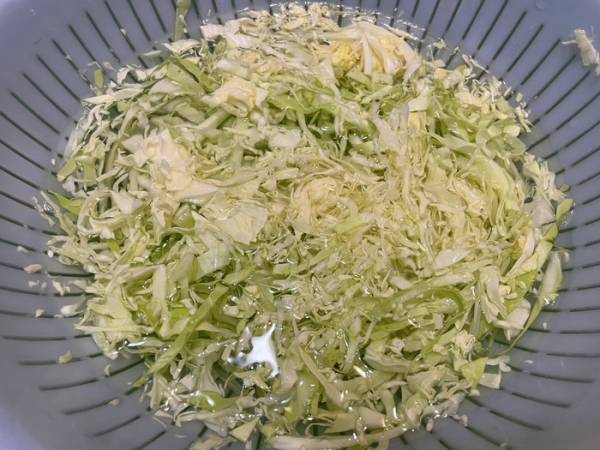 キャベツの千切りにはコツがある？　キッコーマン推奨の切り方を実践してみた