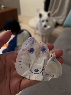 犬「似顔絵を描いてもらったワンね〜」　ルンルンでいたら、まさかのオチが！