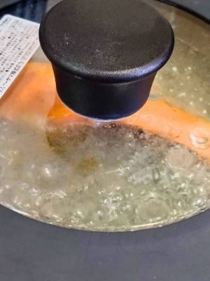 鮭の身をふんわり仕上げるには？　方法に「簡単！」「やってみる」