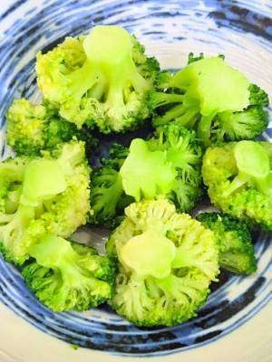 ブロッコリーにドレッシングが絡まないなら？　便利な盛り付け方に「コレはいい」「なるほど！」
