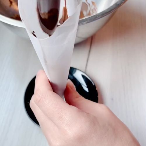 お菓子作りの節約術！　余ったチョコレートでチョコペンを作る裏技に「コスパ抜群」「参考になる」