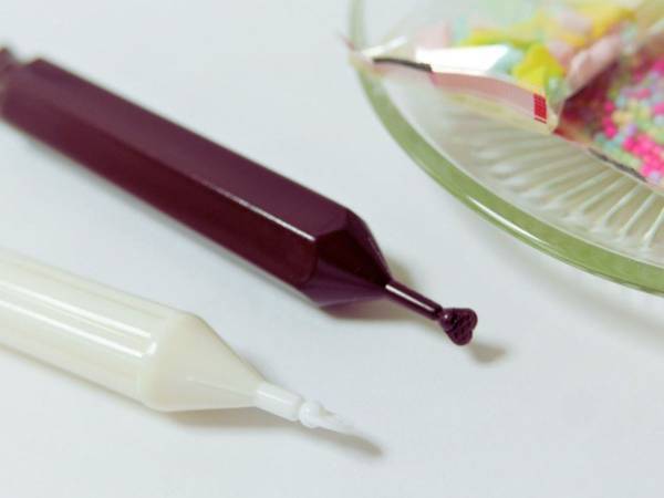 お菓子作りの節約術！　余ったチョコレートでチョコペンを作る裏技に「コスパ抜群」「参考になる」