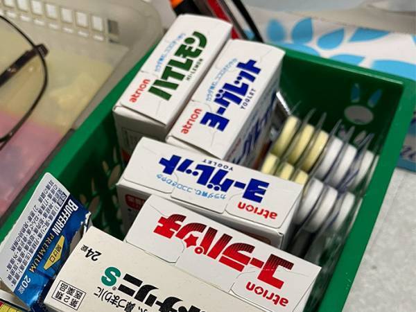 「何これ怖…」　実家の薬箱を見ると？「二度見した」「違和感なさすぎ」