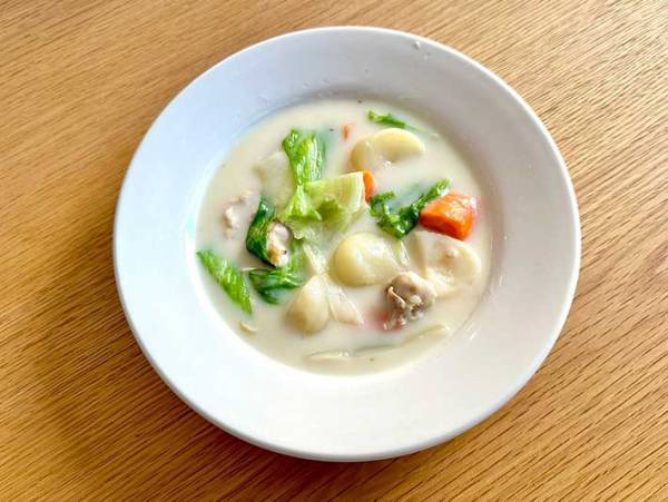 春を感じるクリームシチュー　レタスを入れると？　「絶対ヤバい」「明日作る」