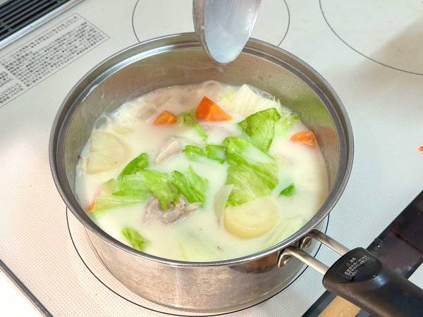 春を感じるクリームシチュー　レタスを入れると？　「絶対ヤバい」「明日作る」