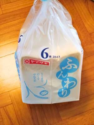 焼く前の食パン、潰さずにバターを塗るには？　裏技に「めっちゃシンプル」「やってみる」