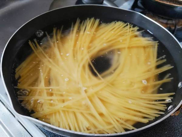 たったこれだけで食べやすくなる！　ゆでたパスタがくっ付かなくなる方法を日清製粉が伝授