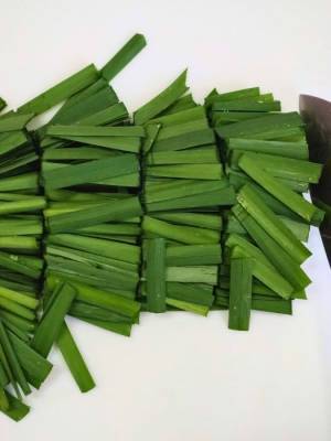 切ったニラが散らばるなら？　解決策に「すぐに試す」「早く知りたかった」