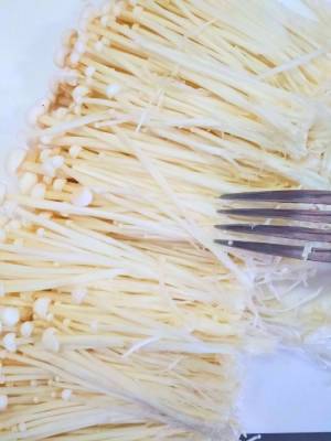 えのきがほぐしにくいなら？　手早くバラバラにする裏技に「それ使えばよかったのか」