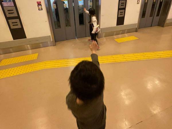 「ずっと、ばあばと住みたかった」　祖母と離れたくない孫が思わず？　「じいじの扱い」「ワロタ」