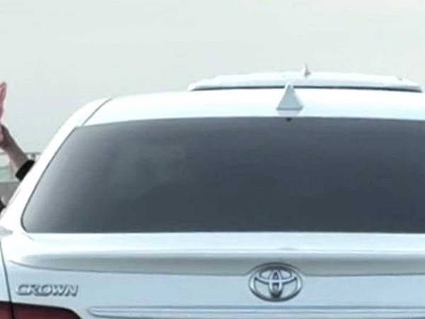 「平和な世界」「笑った」　道をゆずった車から出てきたまさかのもの