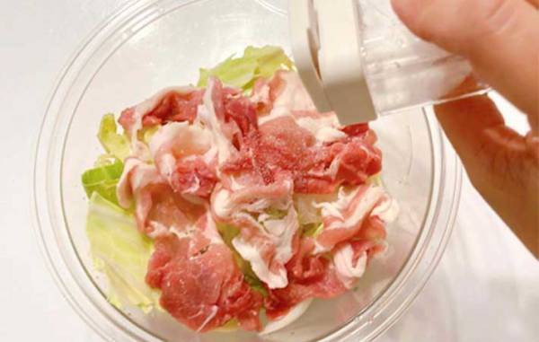 焼きそば作り、フライパンと油使ってる？　ボウル１つで作れるから試してみて！