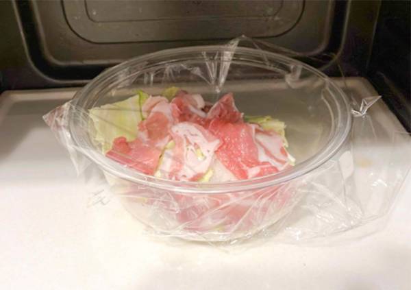 焼きそば作り、フライパンと油使ってる？　ボウル１つで作れるから試してみて！