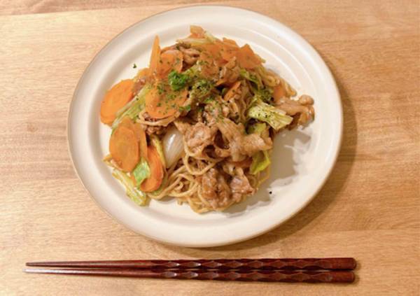 焼きそば作り、フライパンと油使ってる？　ボウル１つで作れるから試してみて！