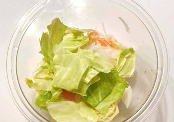 焼きそば作り、フライパンと油使ってる？　ボウル１つで作れるから試してみて！