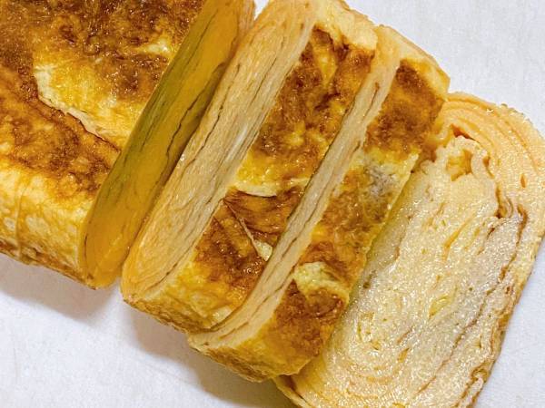 卵焼き器がなくても大丈夫！　丸いフライパンでも簡単に卵焼きが巻ける裏技