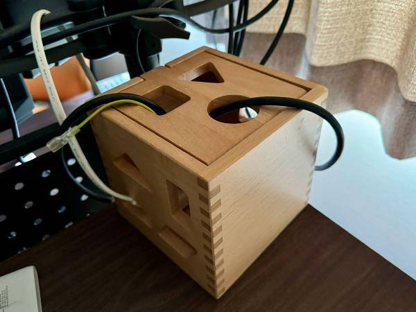 妻「まさかここに使われるとは」　夫の部屋に『見覚えのある箱』があって？