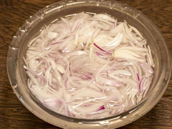 タマネギの辛味抜き、まだ水にさらしてる？　食品メーカーが教える時短テクに「コレは便利だ！」