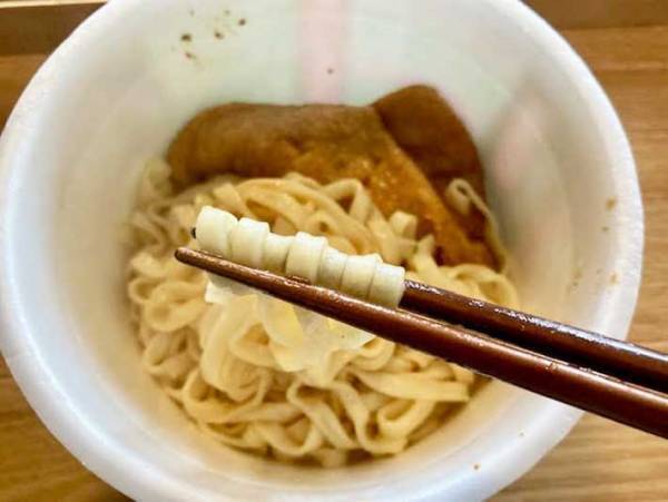 『どん兵衛』のお湯は捨てて！　そこにアレを足すだけで…？