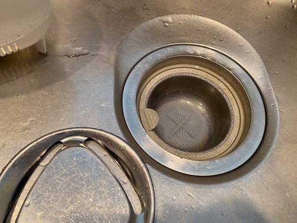 「掃除してないのにきれいで感動！」　シンクのゴミ受けに入れるだけで…？