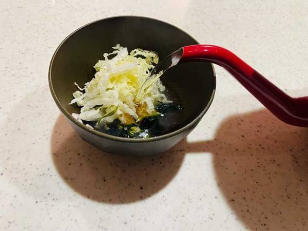 １人分の味噌汁作り、面倒じゃない？　鍋不要のレシピに「ズボラ人注目！」