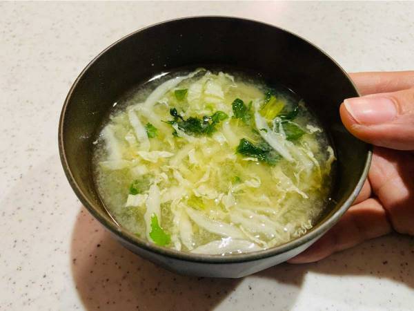 １人分の味噌汁作り、面倒じゃない？　鍋不要のレシピに「ズボラ人注目！」